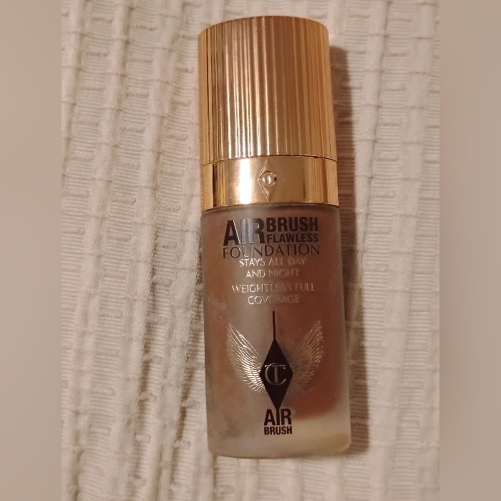 Charlotte Tilbury Airbrush Flawless Foundation - Gold and Cream